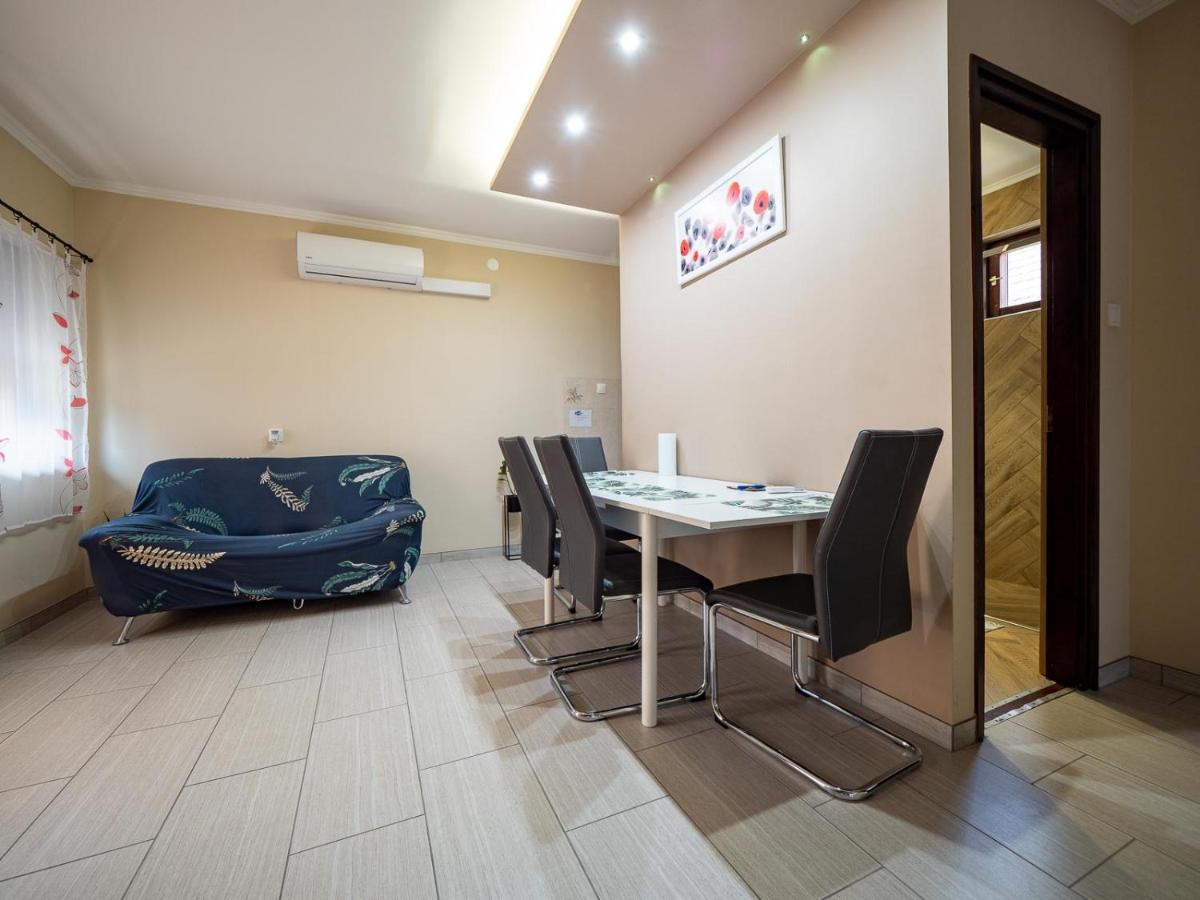 Pipacsos Vendeghazak Apartment